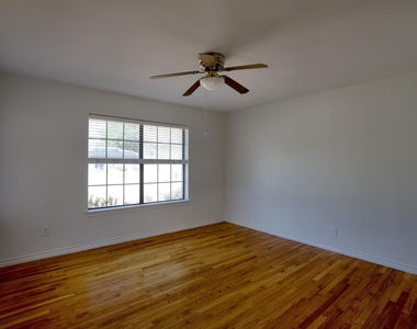 6702 Hyacinth Lane - Photo Thumbnail 9