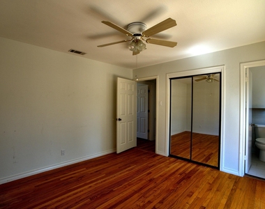 6702 Hyacinth Lane - Photo Thumbnail 16