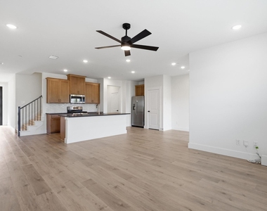 8852 Enclave Way - Photo Thumbnail 9