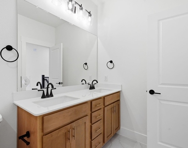8852 Enclave Way - Photo Thumbnail 22