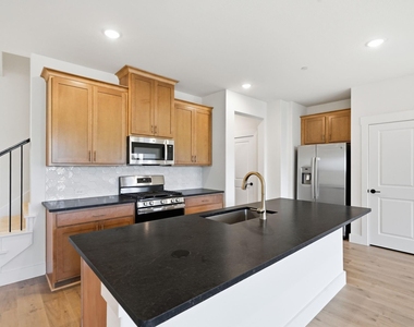 8852 Enclave Way - Photo Thumbnail 4
