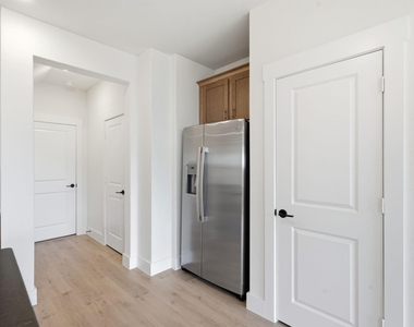 8852 Enclave Way - Photo Thumbnail 7