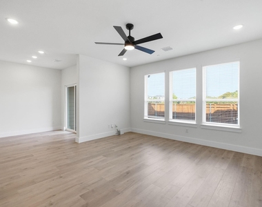8852 Enclave Way - Photo Thumbnail 11
