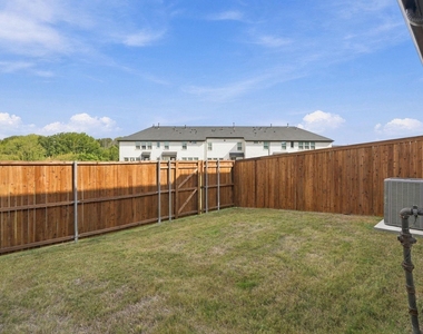 8852 Enclave Way - Photo Thumbnail 26