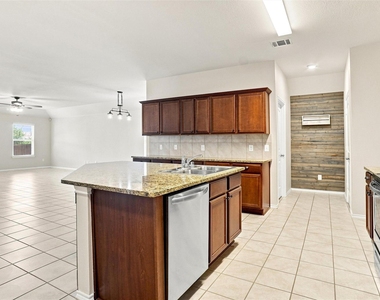 1060 Sadie Street - Photo Thumbnail 4
