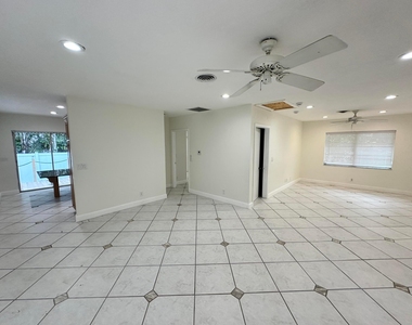 111 Se 7th Avenue - Photo Thumbnail 3