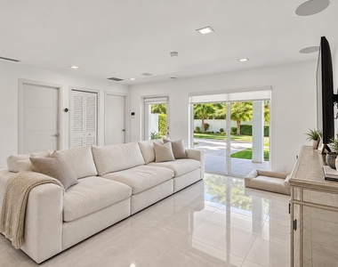 1920 Sw 32nd Place - Photo Thumbnail 23