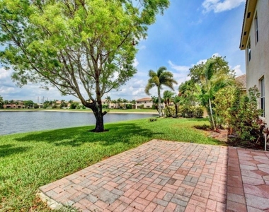 1388 Beacon Circle - Photo Thumbnail 15