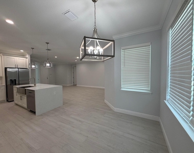 2329 Sw Alminar Street - Photo Thumbnail 6