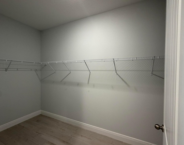 2329 Sw Alminar Street - Photo Thumbnail 2
