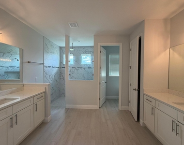 2329 Sw Alminar Street - Photo Thumbnail 3