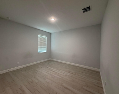 2329 Sw Alminar Street - Photo Thumbnail 11