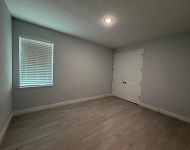 2329 Sw Alminar Street - Photo Thumbnail 9