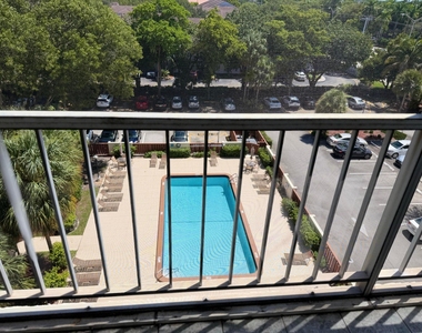 10777 W Sample Road - Photo Thumbnail 15