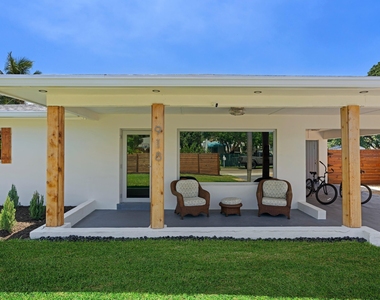 918 Se 3rd Avenue - Photo Thumbnail 2