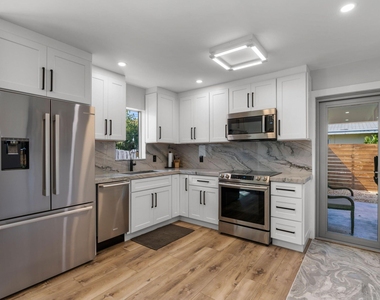 918 Se 3rd Avenue - Photo Thumbnail 4