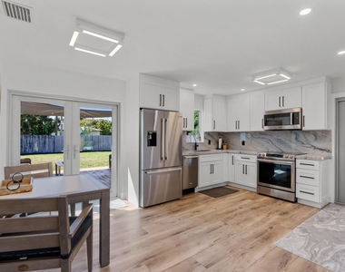 918 Se 3rd Avenue - Photo Thumbnail 15