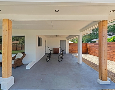 918 Se 3rd Avenue - Photo Thumbnail 3