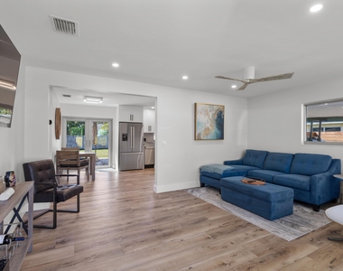 918 Se 3rd Avenue - Photo Thumbnail 14
