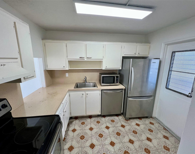 211 Ne 8th Avenue - Photo Thumbnail 3