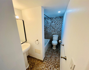 211 Ne 8th Avenue - Photo Thumbnail 6