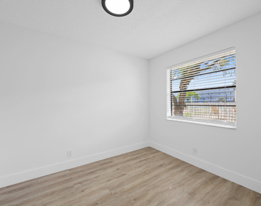 500 Ne 2nd Street - Photo Thumbnail 7