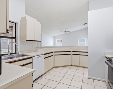 2171 Nw 76th Avenue - Photo Thumbnail 11