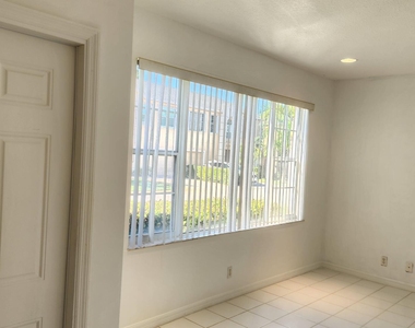 271 Live Oak Lane - Photo Thumbnail 2