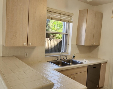 271 Live Oak Lane - Photo Thumbnail 7