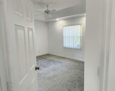 271 Live Oak Lane - Photo Thumbnail 12