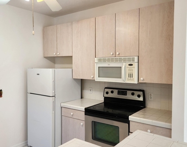 271 Live Oak Lane - Photo Thumbnail 5
