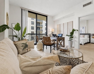 801 S Olive Avenue - Photo Thumbnail 9