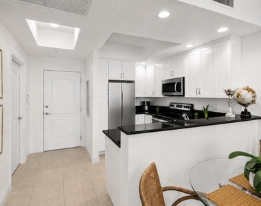 801 S Olive Avenue - Photo Thumbnail 2