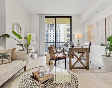 801 S Olive Avenue - Photo Thumbnail 7