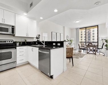 801 S Olive Avenue - Photo Thumbnail 1
