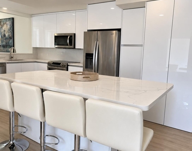 4103 Carriage Drive - Photo Thumbnail 2