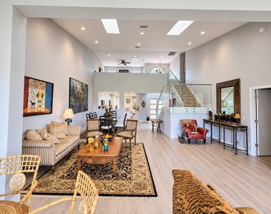 4103 Carriage Drive - Photo Thumbnail 7