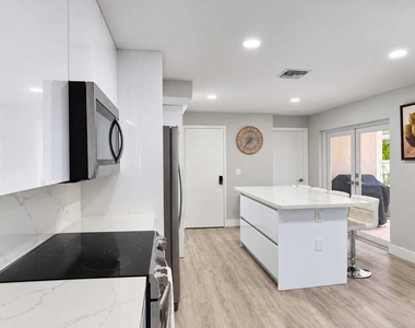 4103 Carriage Drive - Photo Thumbnail 11