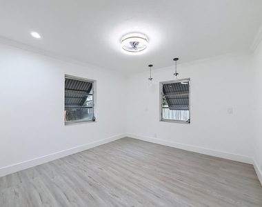 1110 Sw 31st Street - Photo Thumbnail 16