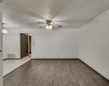 2210 30th Street - Photo Thumbnail 2
