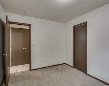 2210 30th Street - Photo Thumbnail 12