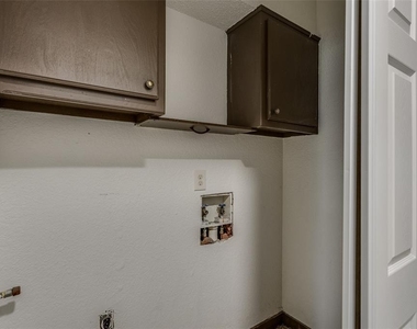 2210 30th Street - Photo Thumbnail 13