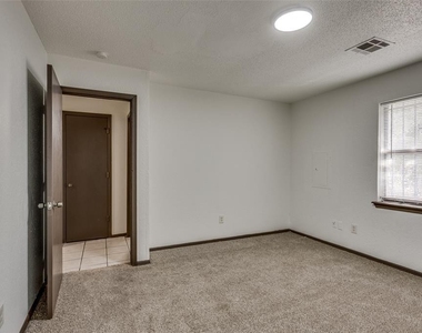 2210 30th Street - Photo Thumbnail 17
