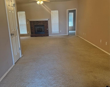 400 S Castle Ridge Lane - Photo Thumbnail 2
