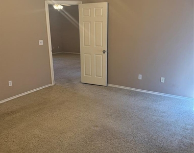 400 S Castle Ridge Lane - Photo Thumbnail 13