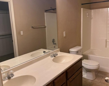 400 S Castle Ridge Lane - Photo Thumbnail 15