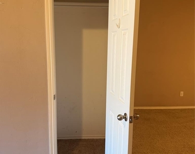 400 S Castle Ridge Lane - Photo Thumbnail 3