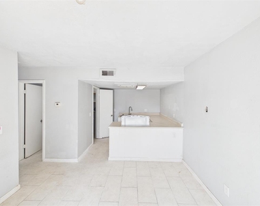 401 Se 12th Avenue - Photo Thumbnail 6