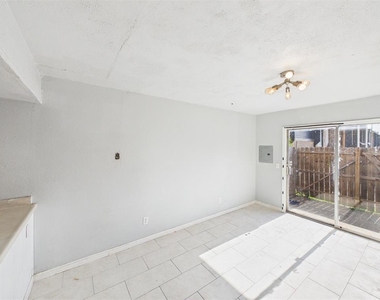401 Se 12th Avenue - Photo Thumbnail 7