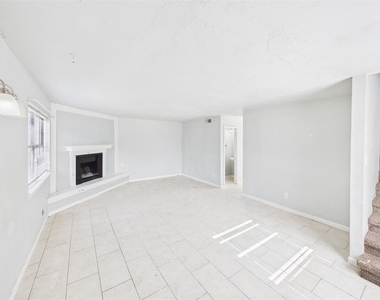401 Se 12th Avenue - Photo Thumbnail 1